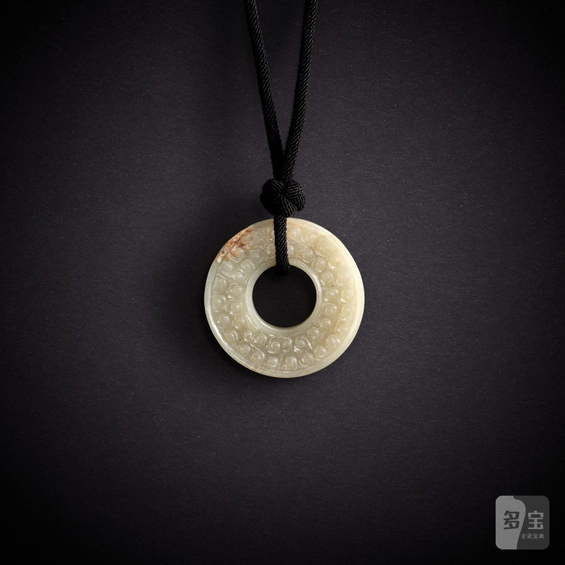 A white jade ring, huan, Eastern Zhou dynasty, Spring and Autumn period | 東周春秋 白玉穀紋環 - 图2